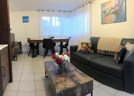 Apartment Jardin Sanary: Centre-ville Avec Exposition Est-sud-ouest